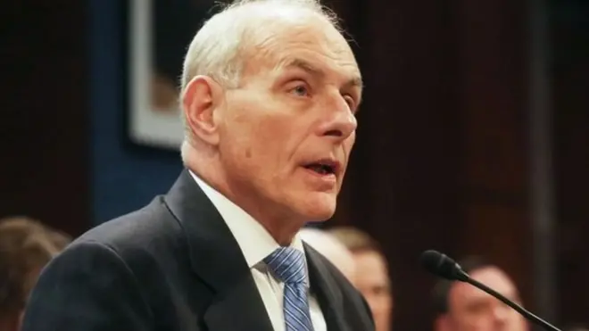 За словами пана Келлі, влада повинна знати, які сайти відвідують заявники віз