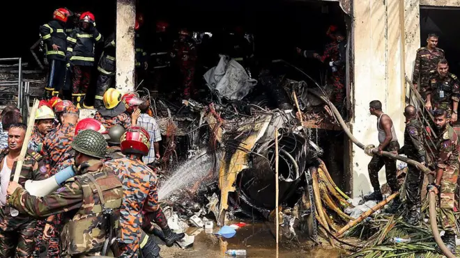 बांगलादेश वायूसेना विमान अपघात