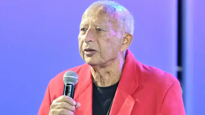 الموسيقار المصري هاني شنودة خلال إحيائه حفلاً على هامش فعاليات مؤتمر "هيا هَب"، المتخصص في الأزياء والجمال وأسلوب الحياة، في منطقة جاكس بالعاصمة السعودية الرياض، 3 نوفمبر/تشرين الثاني 2024. (غيتي)