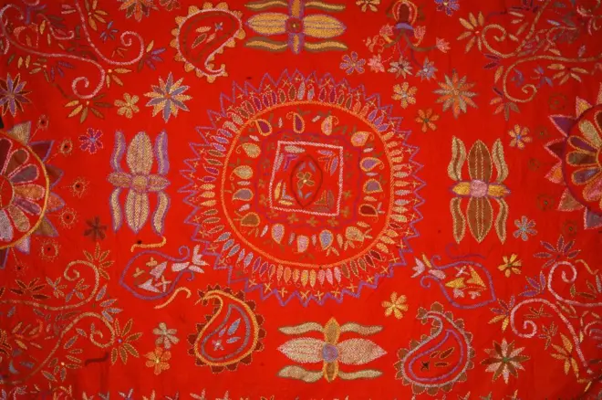 নকশীকাঁথা জামালপুরের বিখ্যাত একটি পণ্য।