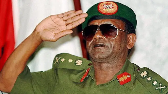 Sani Abacha, arrivé au pouvoir par un coup d'État militaire en 1993, a dirigé le pays jusqu'à sa mort en 1998