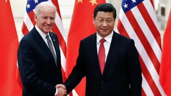 拜登在競選總統期間，曾形容習近平是個「流氓」。但他曾和中國現任領導人關係密切。2013年拜登訪華，拜訪了升任國家主席的習近平。