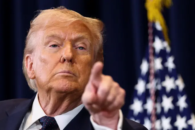 Трамп аввалроқ Эрон буткул таслим бўлмагунча, уруш тугамаслигини айтганди