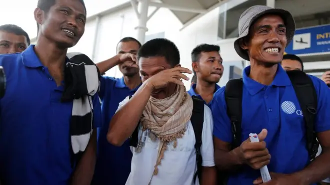 Mateka walioachiliwa huru baada ya kuwasili Kenya, 23 Oktoba 2016.