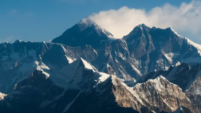 an aerial view of Mount Everest (C) and the Himalayan mountain range, some 140kms (87 miles) north-east of Kathmandu on February 7, 2020
