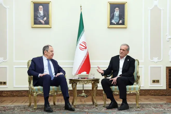 پزشکیان در دیدار با لاوروف: مصمم به تقویت روابط با مسکو هستیم