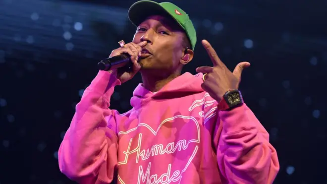 Pharrell Williams en un concierto