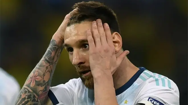 غُرم ميسي أيضا 50 ألف دولار.