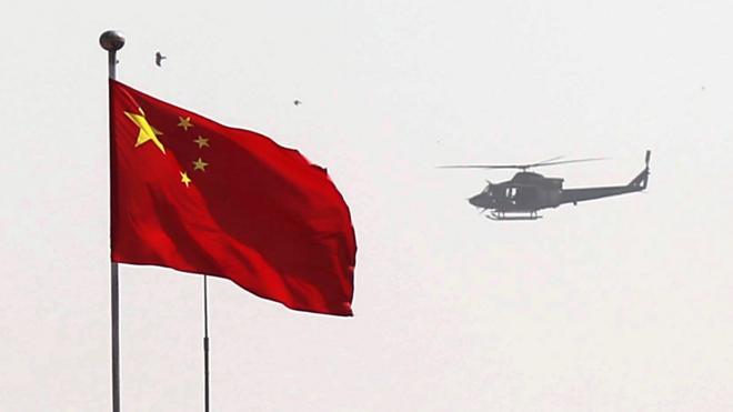 一架直升机在卡拉奇中国总领馆上空飞过（23/11/2018）