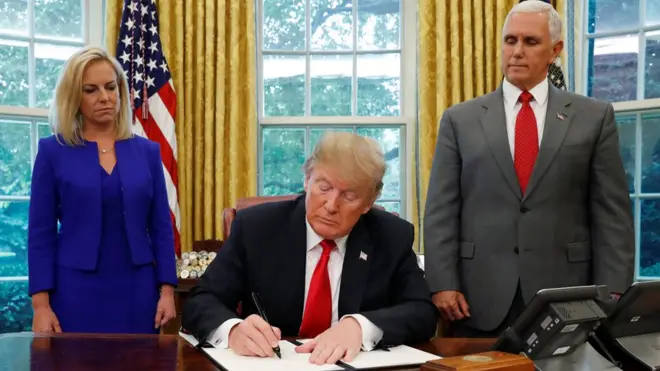 Donald Trump, Mike Pence na Kirstjen Nielsen bụ onye na-ahụ maka ime obodo