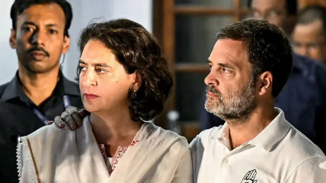 राहुल गांधी के साथ प्रियंका गांधी 