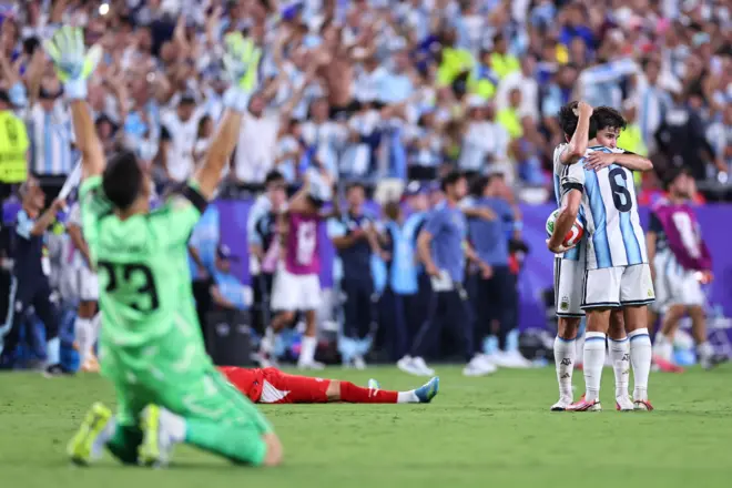 منتخب الأرجنتين يحتفل بالتأهل للدور نصف نهائي كأس العالم 2026