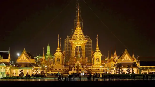 曼谷皇家田广场上为泰王普密蓬预备的火葬坛