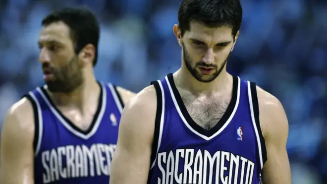 Готово читава Југославија се почетком 21. века будила да гледа Кингсе против Лејкерса