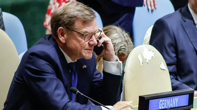 Министр иностранных дел Германии Йоханн Вадефуль принимает участие в заседании Генеральной Ассамблеи ООН по выборам непостоянных членов Совета Безопасности ООН в штаб-квартире Организации Объединенных Наций в Нью-Йорке 3 июня 2026 года.