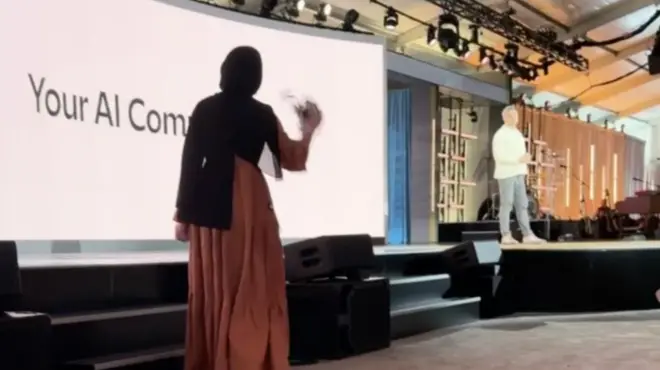 ابتهال أبو السعد تقاطع كلمة للرئيس التنفيذي للذكاء الاصطناعي في مايكروسوفت.