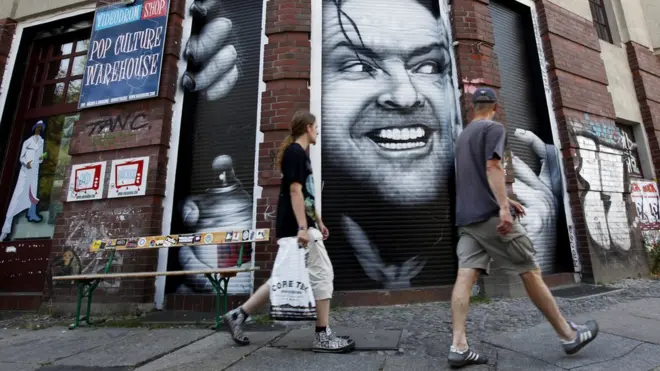 История Джека Торренса, сыгранного Джеком Николсоном, - это, конечно, выдумка. Но главный герой этого романа Кинга - воплощение популярного представления о сумасшедшем убийце, который не в состоянии отличить реальность от галлюцинаций