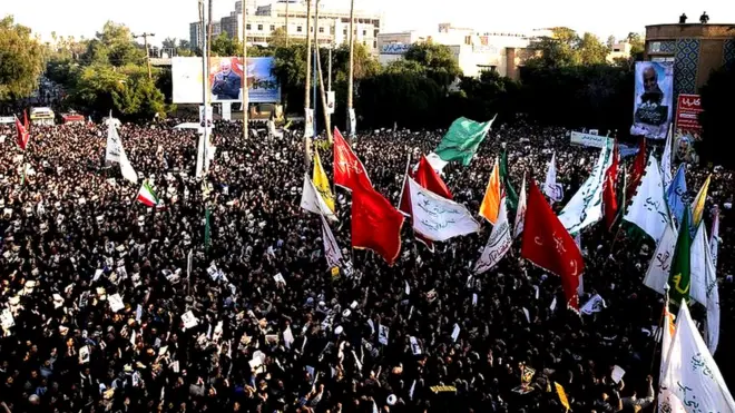 ሬሳ ጀነራል ቃስም ሶሌማኒ ንምቕባል ብዙሓት ሓዘተኛታት ንጎደናታት ኢራን ኣዕለቕሊቖምዎ