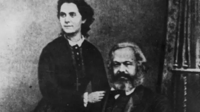 Karl Marx và con gái lớn Jenny Caroline. Ông và vợ có bảy co nhưng chỉ ba người sống được đến tuổi trưởng thành