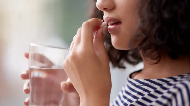 Las mujeres embarazadas no deben tomar la píldora.