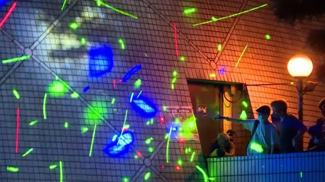 Лазерное шоу в Гонконге в поддержку студента, арестованного за приобретение лазерных указок.