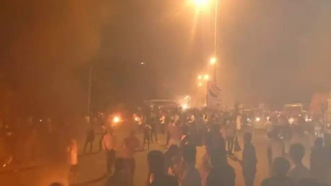 مدن السودان تنتفض لليوم الثاني حاصدة قتلى وجرحى