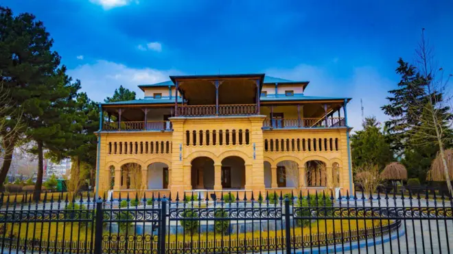 تصویری از قصر ستوری در وزارت خارجه حکومت طالبان