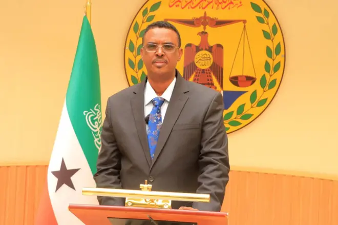 SOMALILAND OO U JAWAABTAY SOOMAALIYA
