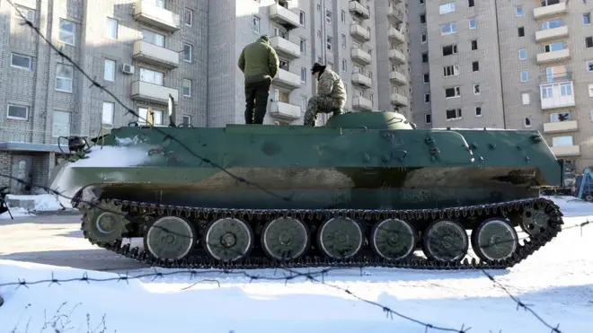 Бои в пригороде Донецка продолжаются третьи сутки