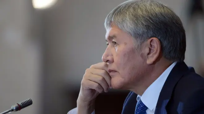 Алмазбек Атамбаевдин президенттикти 24-ноябрда өткөрүп берет