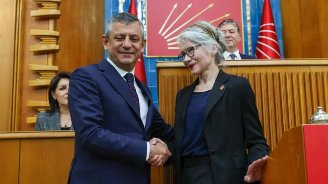 Özgür Özel ve Emine Ülker Tarhan