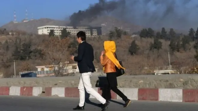 این حمله گروهی که حوالی ساعت ۹:۲۰ شام روز شنبه (۳۰ جدی/دی) به وقت محلی آغاز شد تا حوالی ساعت یک بعد از ظهر فردای آن ادامه یافت