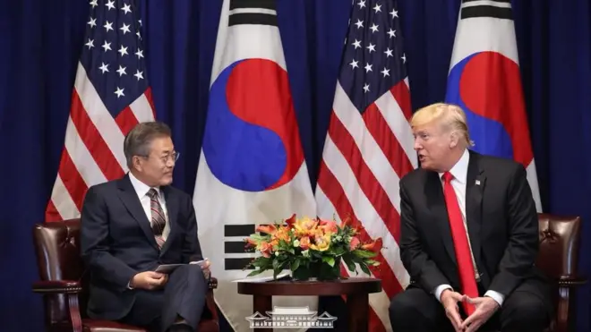 문재인 대통령과 도널드 트럼프 미국 대통령이 지난해 9월 미국 뉴욕 롯데뉴욕팰리스호텔 허버드룸에서 열린 한미정상회담에서 발언을 하고 있다