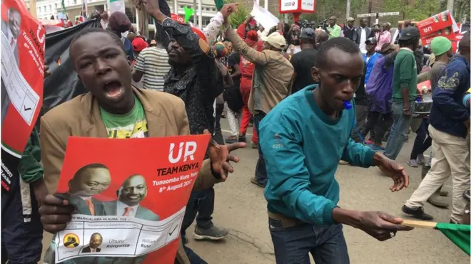 Jubilation as Supreme Court say Kenyatta na correct leader for di country