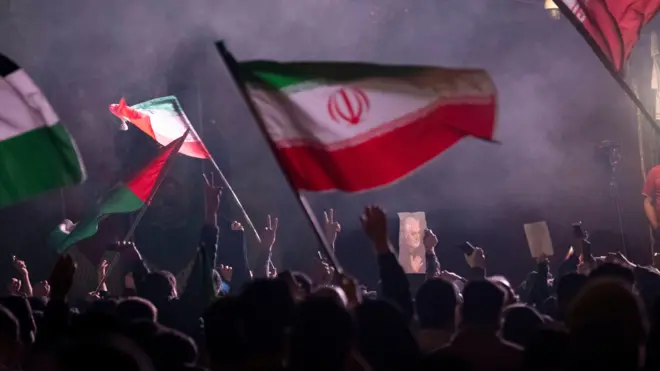 Àwọn ènìyàn Iran to n dunnu nigba ti wọn ṣe ikọlu si Israel