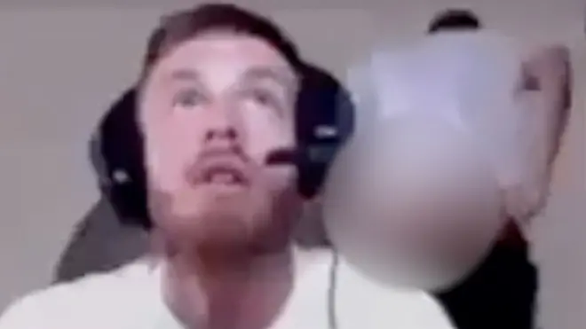 طرد لاعب جزائري بسبب مؤخرته