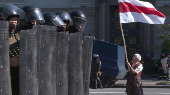 Кто такая Нина Багинская, ставшая символом протестов в Беларуси?