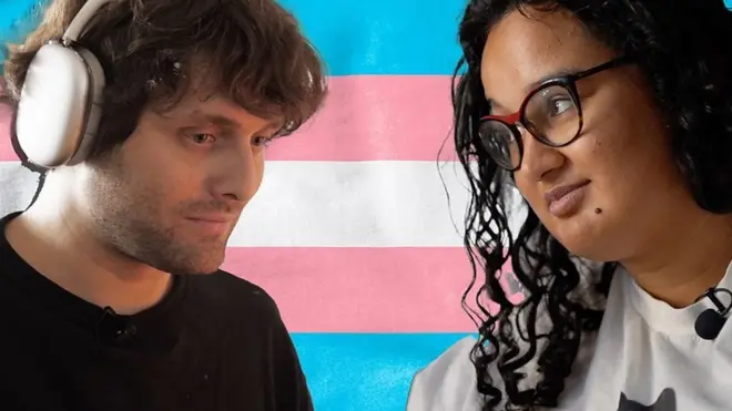 Люди смотрят друг на друга