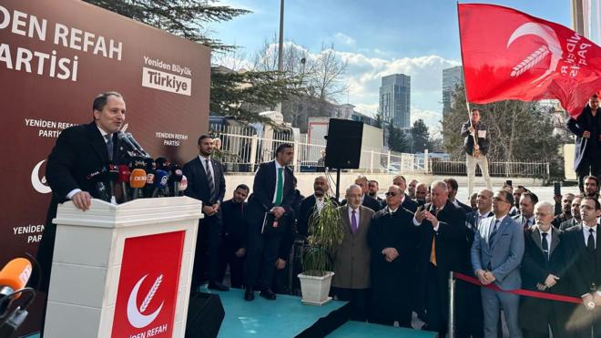 Fatih Erbakan Ankara'da parti genel merkezinde konuşuyor