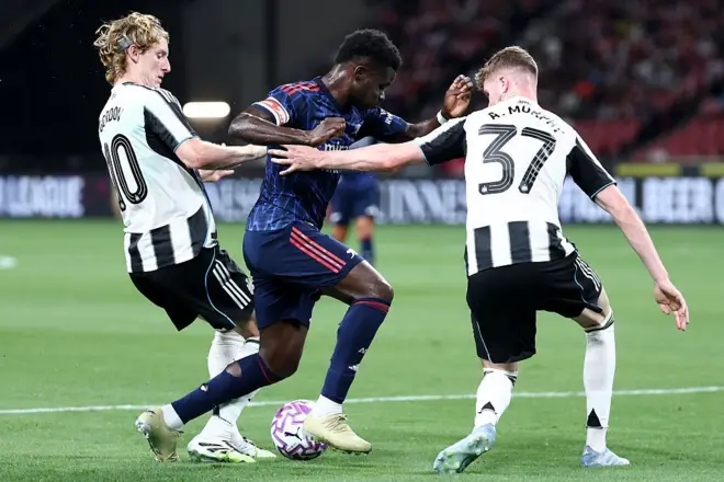 Arsenaal v Niwkaasil