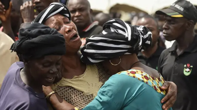 Benue women dey cry for burial of people wey die when herdsmen attack villages for di state