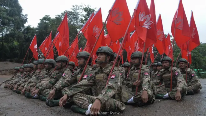 စက်တင်ဘာလတုန်းက MDY-PDF တပ်ဖွဲ့ဝင်တချို့ရဲ့ သင်တန်းဆင်းပွဲမြင်ကွင်း