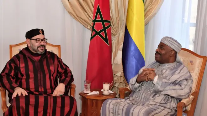 Le Roi du Maroc Mohammed VI avec le président Ali Bongo à l'hôpital militaire de Rabat.