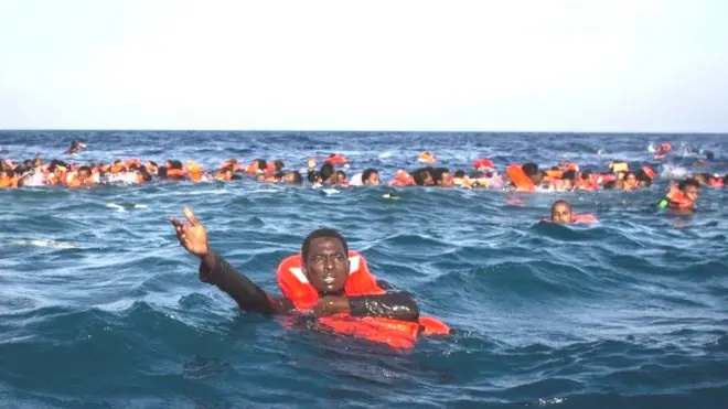 Cet énième drame survient au moment où la tension monte entre humanitaires et garde-côtes libyens.