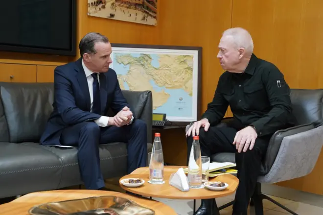 وزير الدفاع الإسرائيلي والمبعوث الأمريكي للشرق الأوسط