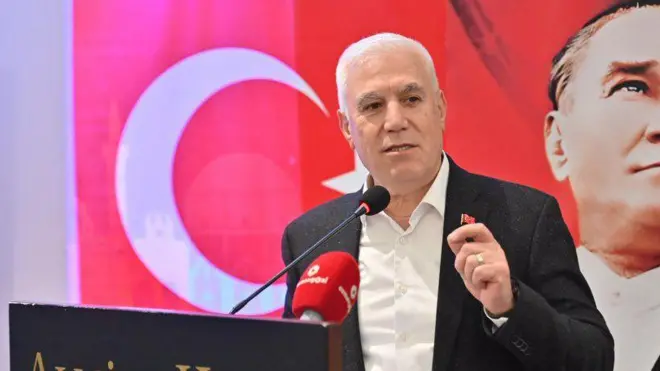 Bursa Büyükşehir Belediye Başkanı Mustafa Bozbey kürsüde konuşma yapıyor.