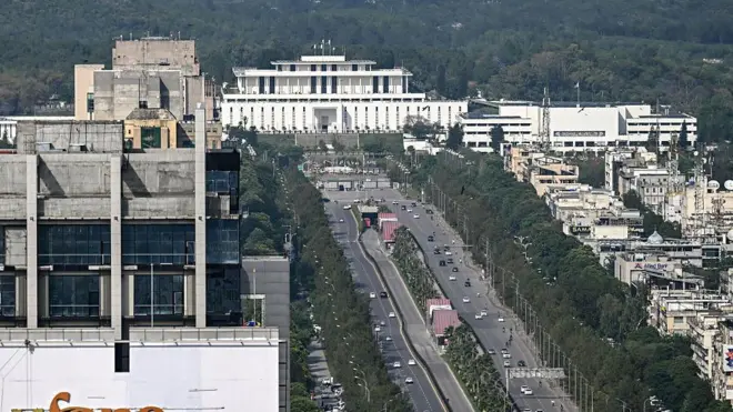 पाकिस्तान सरकार ने इस्लामाबाद में एक फाइव स्टार होटल बुक किया है