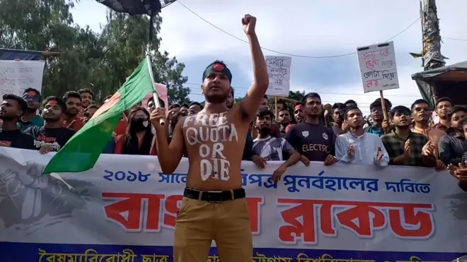 দেশজুড়ে সড়ক-মহাসড়ক অবরোধ করে বাংলা ব্লকেড কর্মসূচি পালন করে শিক্ষার্থীরা