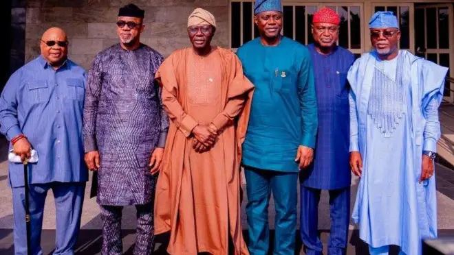 Awọn gomina ilẹ Yoruba ti wọn asọ iblẹ toke tilẹ ati agbada. Lati ọwọ alaafia la ti ri gomina ipinlẹ Osun, Ademola Adeleke, gomina ipinlẹ Ogun, Dapo Abiodun, gomina ipinlẹ Eko, Babajide Sanwo-Olu, Gomina ipinlẹ Oyo, Seyi Makinde, Gomina ipinlẹ Ekiti, Abiodun Oyebamiji ati gomina ipinlẹ Ondo, Lucky ayedatiwa.