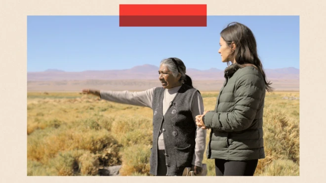 Raquel Celina Rodriguez hablando con Ione Wells